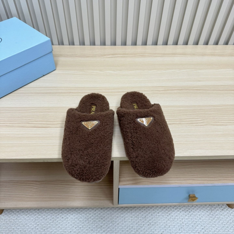 Pra*a slippers